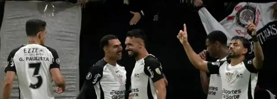 Timão em casa: Corinthians decide na bola parada, vence Santa Fe e lidera grupo na Libertadores