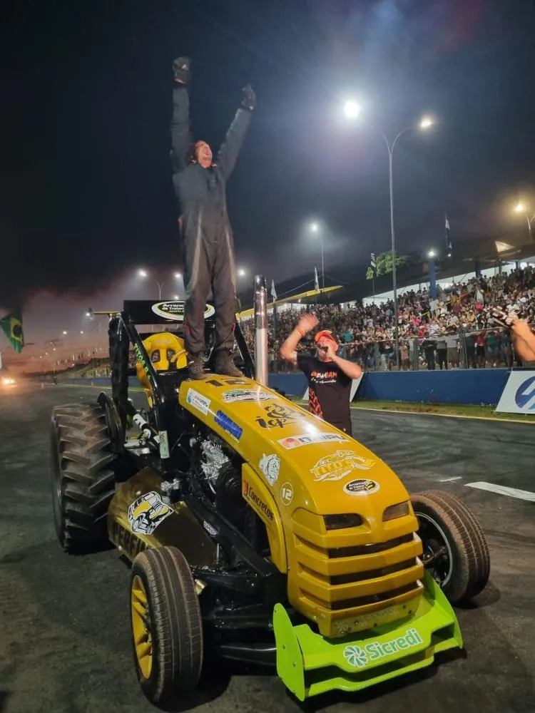 Evento: Aparecido Vieira é campeão da Arrancada de Tratores