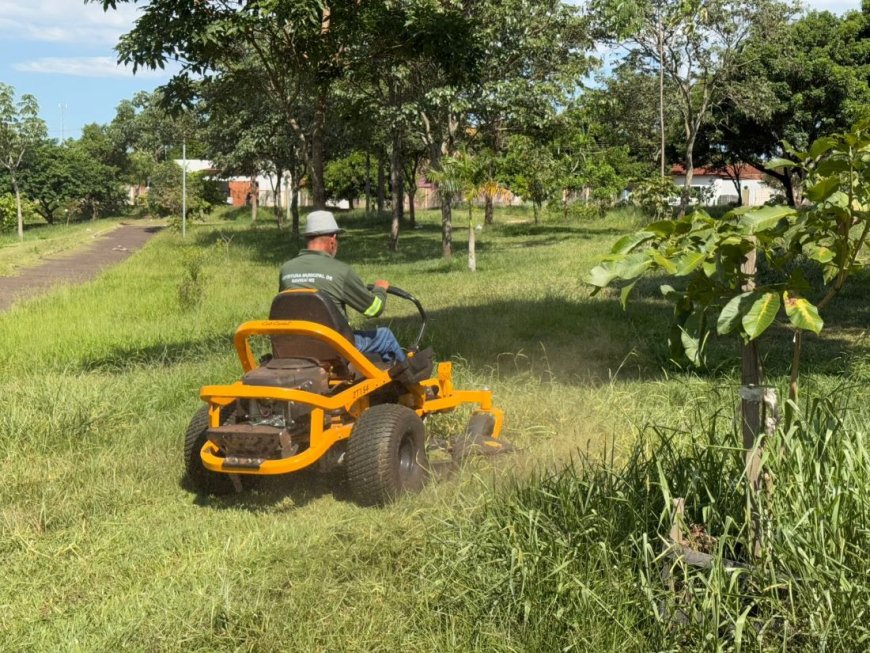 Prefeitura faz manutenção geral do Parque Sucupira