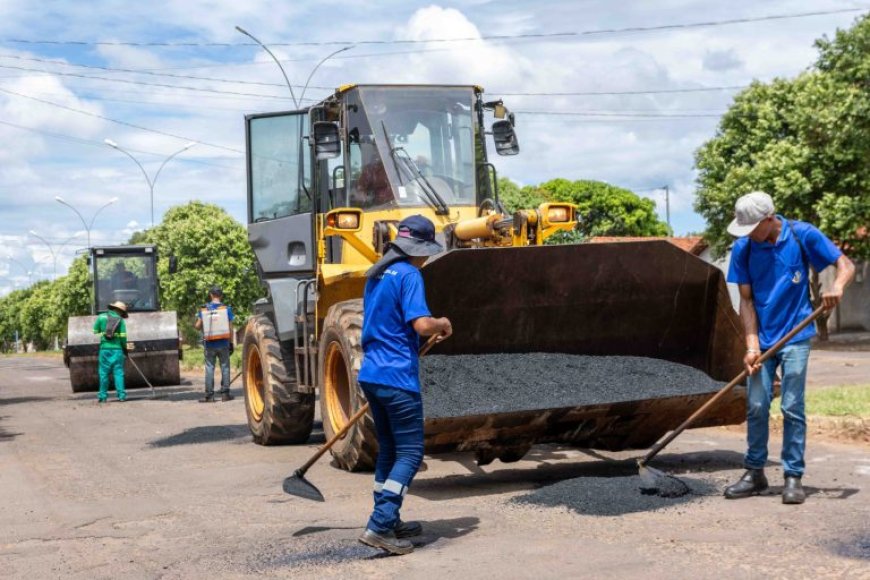 Limpeza geral e tapa buracos na Avenida Miguel Sotani é concluída